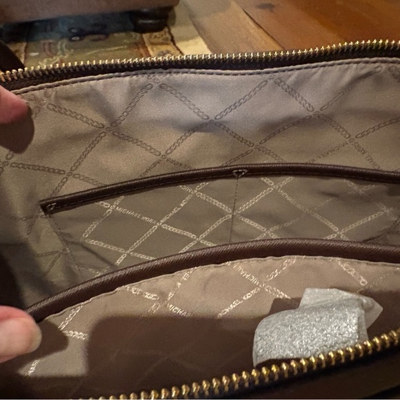 Michael Kors Voyager Large- Barolo - Picture 11 of 11